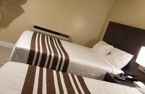 Haliburton Hotel | Silver Maple Motel