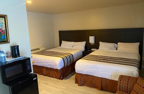 Haliburton Hotel | Silver Maple Motel