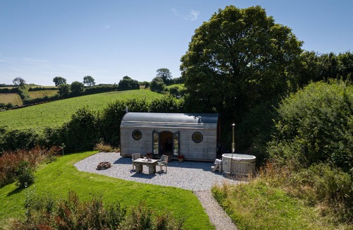 Newton Ferrers Cabin | Silver Moon - a cabin that sleeps 2 guests