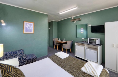 Gilgandra Hotel | Silver Oaks Motel