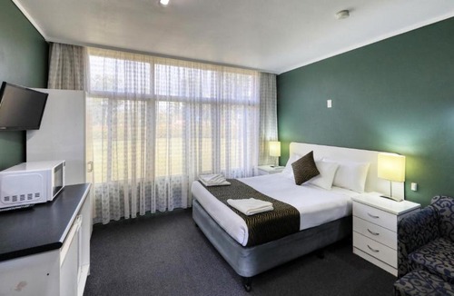 Gilgandra Hotel | Silver Oaks Motel