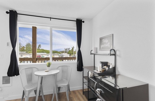 Westport Hotel | Silver Sands Motel