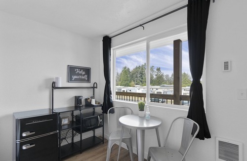 Westport Hotel | Silver Sands Motel