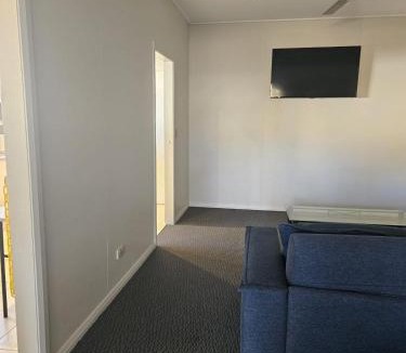 Lakes Entrance Hotel | Silver Sands Tourist Park