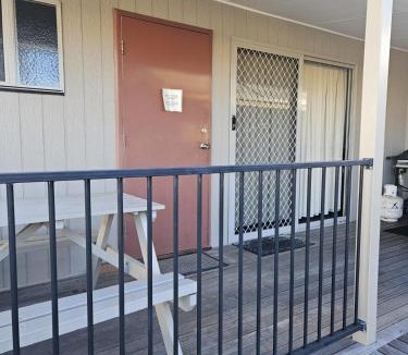 Lakes Entrance Hotel | Silver Sands Tourist Park