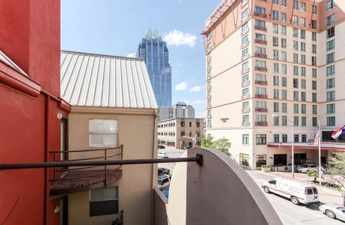 Congress Avenue Historic District Condo | Silver Screen Cinema Suite
