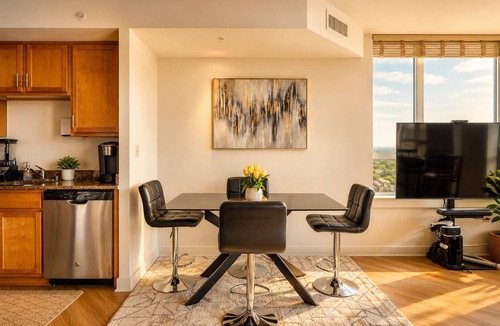Downtown Condo | Silver Spring DC Metro 2BR Rooftop Gym LuxePad