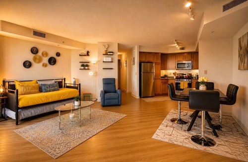 Downtown Condo | Silver Spring DC Metro 2BR Rooftop Gym LuxePad