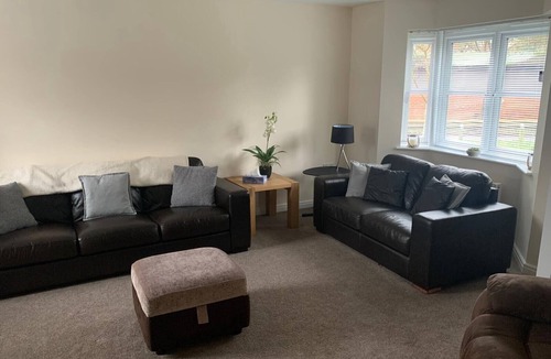 Ashby-de-la-Zouch House | Silver Stag Properties, Modern 3 BR Home w Parking