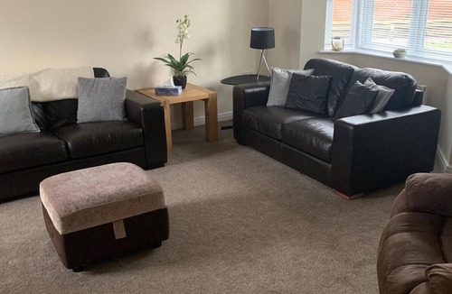 Ashby-de-la-Zouch House | Silver Stag Properties, Modern 3 BR Home w Parking