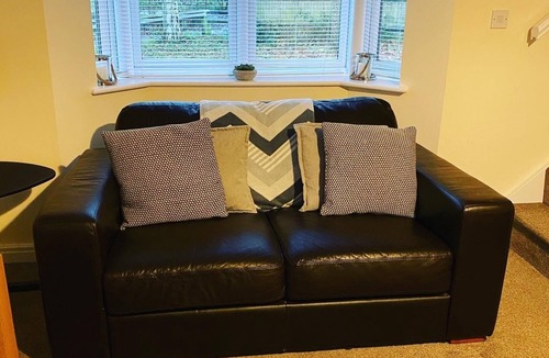 Ashby-de-la-Zouch House | Silver Stag Properties, Modern 3 BR Home w Parking