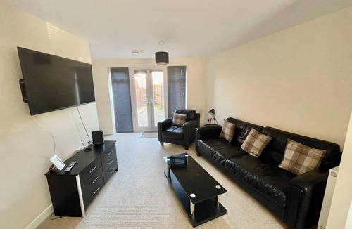 Ashby-de-la-Zouch House | Silver Stag Properties, Comfy 2 BR Home in Ashby