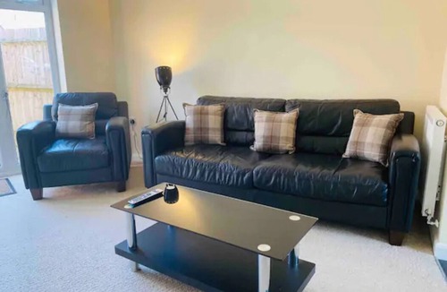 Ashby-de-la-Zouch House | Silver Stag Properties, Comfy 2 BR Home in Ashby