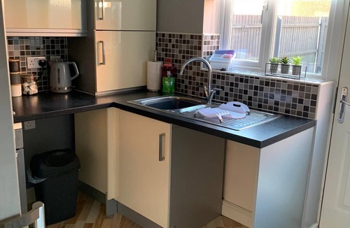 Ashby-de-la-Zouch House | Silver Stag Properties, Spacious 3 BR Haven