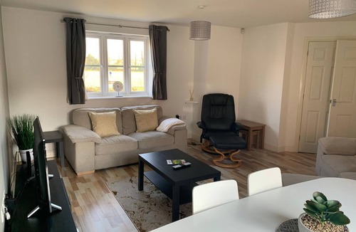 Ashby-de-la-Zouch House | Silver Stag Properties, Spacious 3 BR Haven