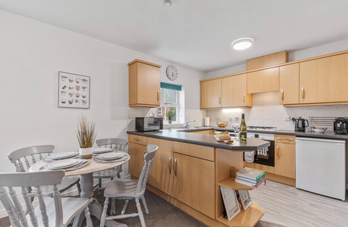 Edwinstowe Apartment | Silver Stag Properties, Modern 2 BR House