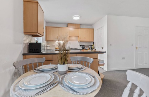Edwinstowe Apartment | Silver Stag Properties, Modern 2 BR House