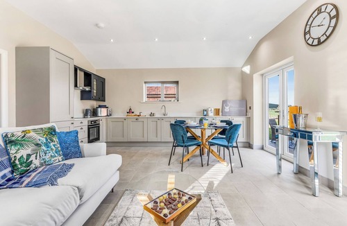 Snarestone Cabin | Silver Stag Properties, 2 BR Limestone Lodge