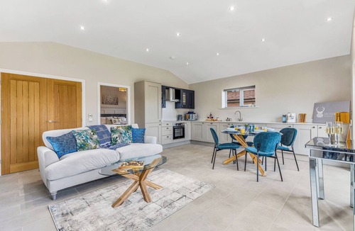 Snarestone Cabin | Silver Stag Properties, 2 BR Limestone Lodge