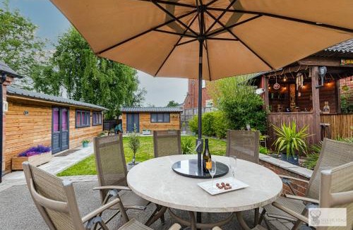 Markfield Villa | Silver Stag Properties Large 4 bed Property