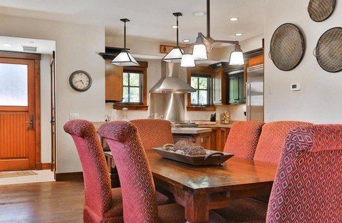 North Park City Condo | Silver Star 701 -Ski In/Ski Out - Sleeps up to 11 - Private Hot Tub