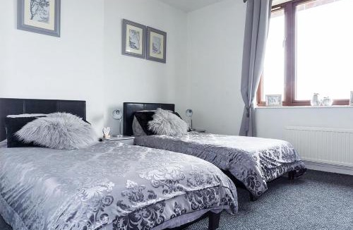 Greenock House | Silver Tides House