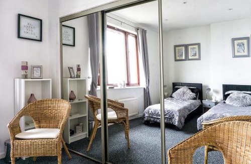 Greenock House | Silver Tides House