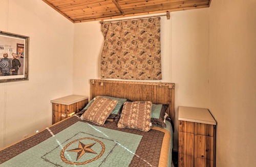 Chico Cabin | 'Silverado Cabin' w/ Fire Pit, Fish On-Site!