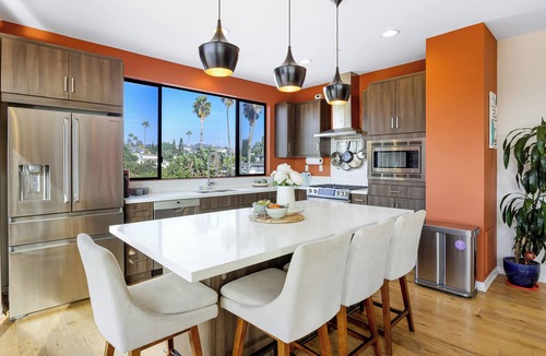 Silver Lake House | Silverlake Sunset Treehouse Art-Filled Escape w/Jacuzzi + Sauna | AvantStay