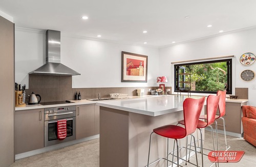 Silverleaves House | SILVERLEAVES HIDE AWAY 2- 6 GUESTS