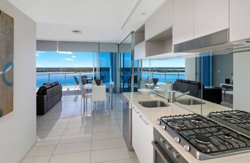 Biggera Waters Apartment | Silvershore Apartments on the Broadwater