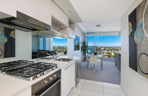 Biggera Waters Apartment | Silvershore Apartments on the Broadwater