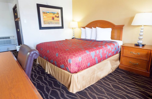 Outlook Hotel | SilverStone Lite