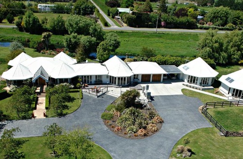 Kaiapoi House | Silverstream Alpaca Farmstay & Tour