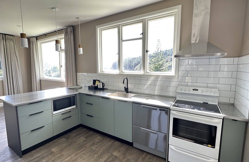 Stokes Valley Hotel | Silverstream Retreat