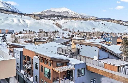 Silverthorne Condo | Silverthorne Ski Loft - Garage Parking, Hot Tub, Downtown & Minutes to Slopes