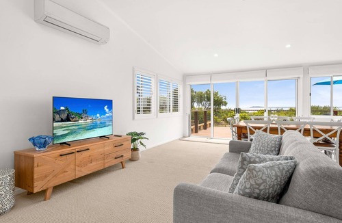 Silverleaves House | SilverTide Retreat in Silverleaves