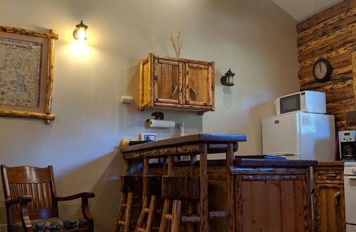 Cooke City-Silver Gate Cabin | SilverTip Cabins-Next to Yellowstone's NE Entrance, Silver Gate, MT