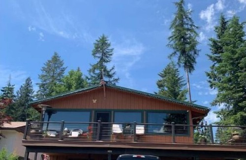 Bayview Apartment | SILVERWOOD, BAYVIEW, LAKE PEND ORIELLE, FARRUGUT PARK HIDEAWAY pet-friendly!
