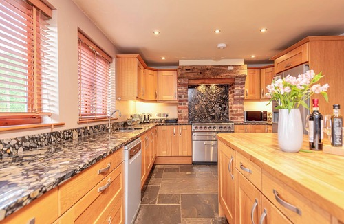 Muxton House | Silverwood Main House | Modern & Spacious - Pass the Keys