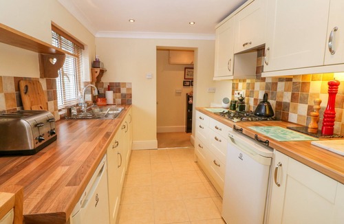 Llanfaethlu House | SIMDDA WEN COTTAGE, pet friendly, with open fire in Llanfaethlu