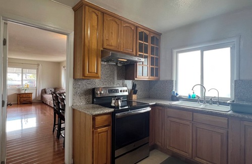 Castro Valley House | Simple 2B1B Front Unit with Full Kitchen and Parking - 3604