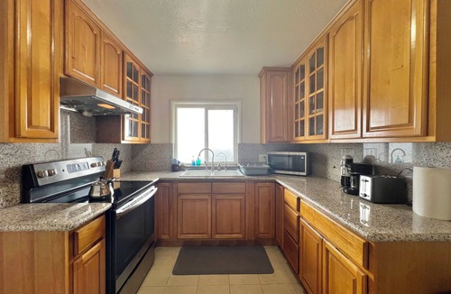 Castro Valley House | Simple 2B1B Front Unit with Full Kitchen and Parking - 3604