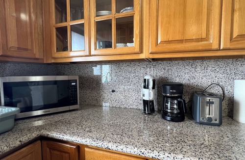 Castro Valley House | Simple 2B1B Front Unit with Full Kitchen and Parking - 3604