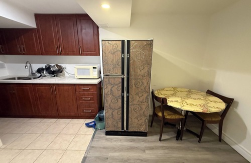 Oshawa House | Simple 3-Bedrooms basement apartment ,Walk to Ontario Tech & Durham College.