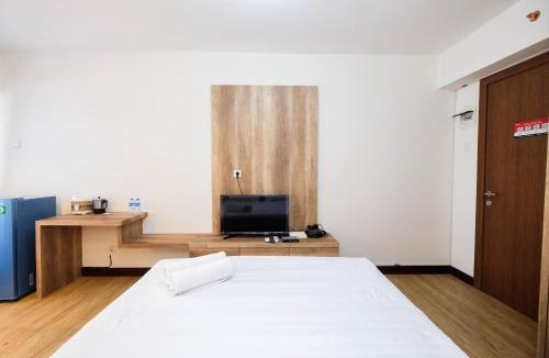 Depok Apartment | Simple and Homey Studio Room at Cinere Resort Apartment By Travelio