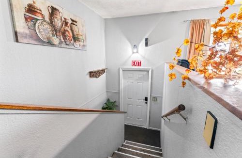 Russian Jack Park House | Simple And Orange Deluxe