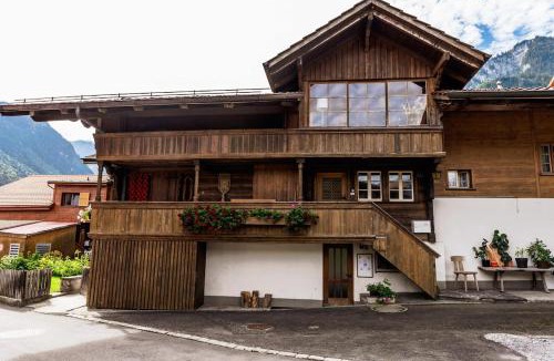 Wilderswil Apartment | Simple and Rustic - Apartment in Historic House