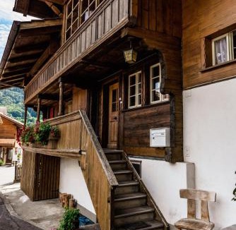 Wilderswil Apartment | Simple and Rustic - Apartment in Historic House