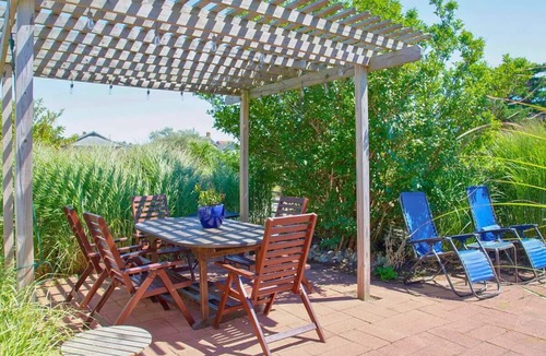 Surfside House | Simple beach cottage close to Surfside Beach